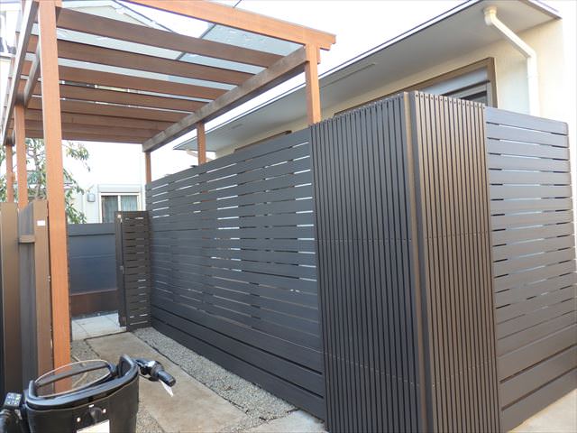 パーゴラ風のサイクルポートです ウッドデッキのdiyや施工ならワールドフォレスト