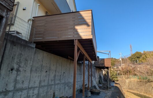 川のせせらぎを楽しむデッキ！